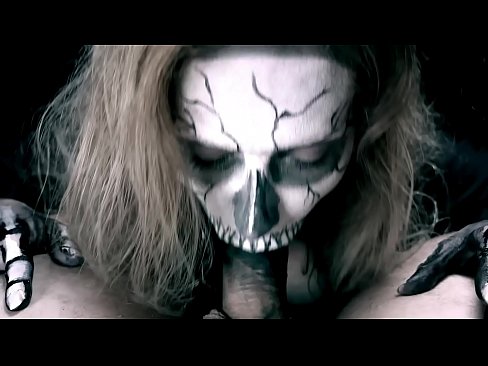 ❤️ Demon famke sûgje hoanne mei har swarte mûle en slikken cum. ❤️ Anale fideo op fy.pornjimbo.ru ☑