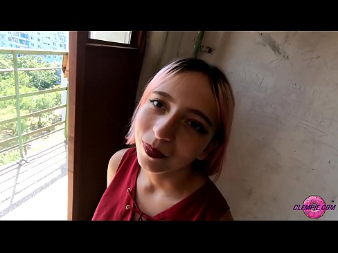 ❤️ Studint Sensual sûget in frjemdling yn 'e bûtenwrâld - Cum op syn gesicht ❤️ Anale fideo op fy.pornjimbo.ru ☑